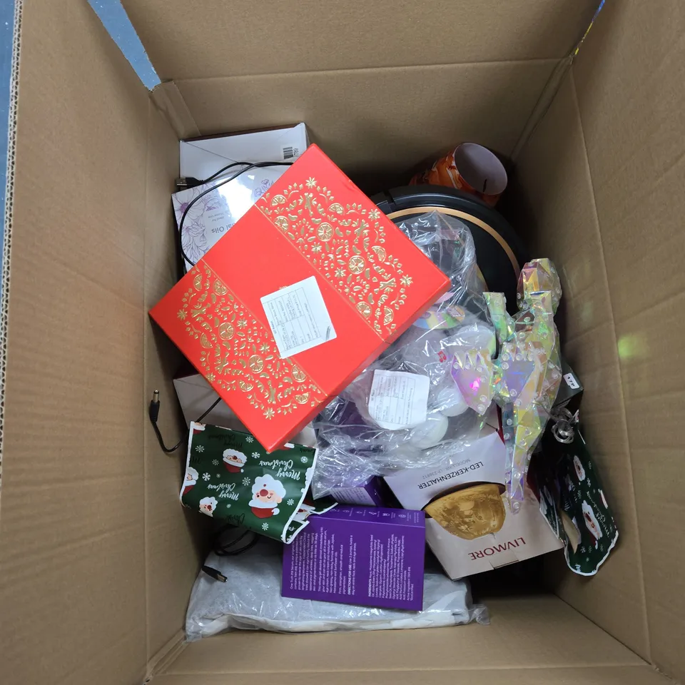 BOX OF APPROXIMATELY 15 ASSORTED ITEMS TO INCLUDE: MOLTON BROWN SOAP SET AND TWIST GRIP CANE