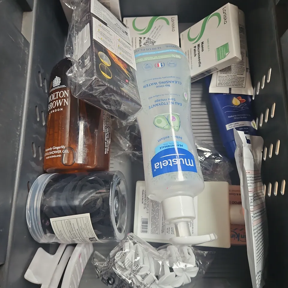 APPROXIMATELY 20 ASSORTED HEALTH & BEAUTY PRODUCTS TO INCLUDE - GATINEAU COLAGENE EXPERT HYDRA ESSENCE - REN CLEAN SKINCAREGENTLE CLEANSING GEL - VIVISCAL STRENGTHENING CONDITIONER - ETC