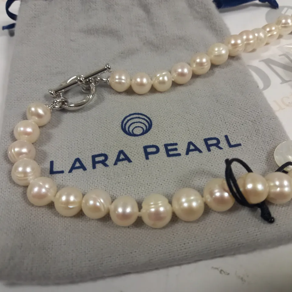 LARA PEARL NECKLACE