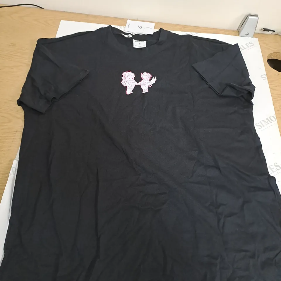 MEDIUM GYMSHARK T-SHIRT 