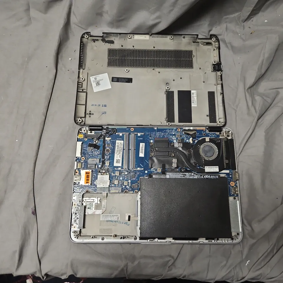 HP ELITEBOOK LAPTOP (HS7NN-142C)