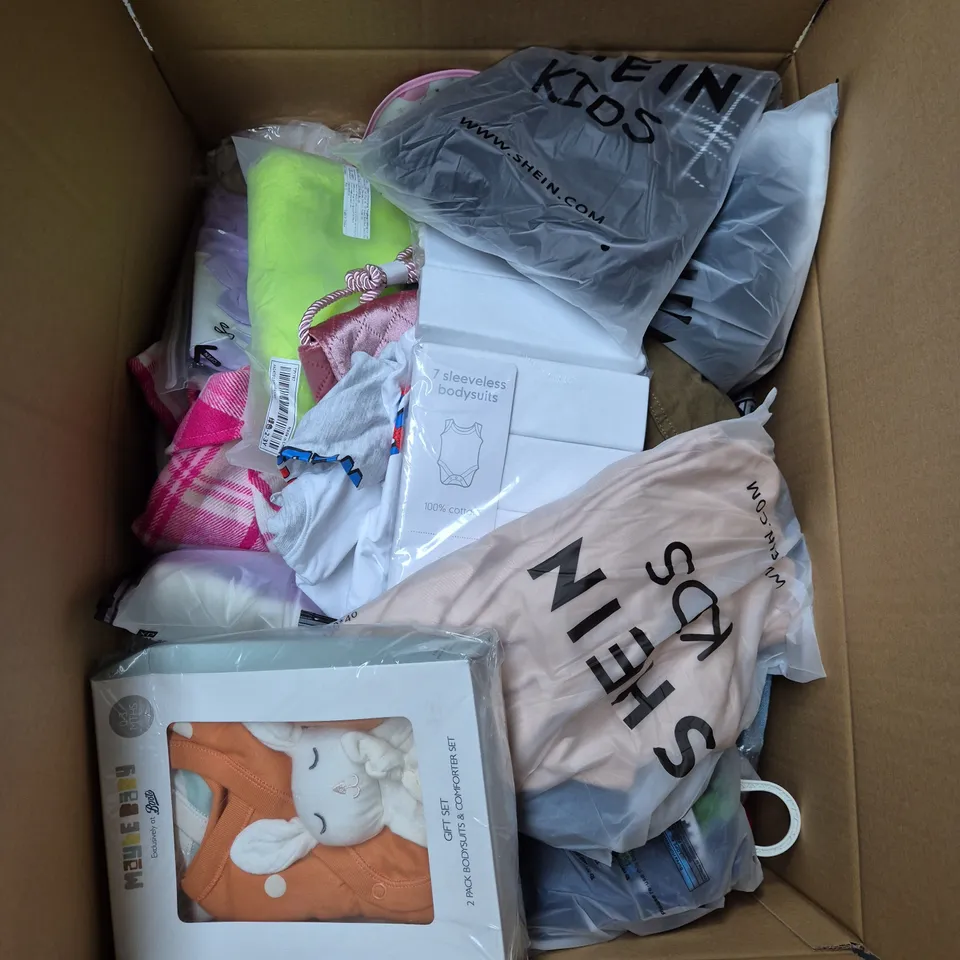 BOX OF APPROXIMATELY 20 ASSORTED KIDS CLOTHING ITEMS TO INCUDE - BAG, PYJAMAS, DRESS, ETC