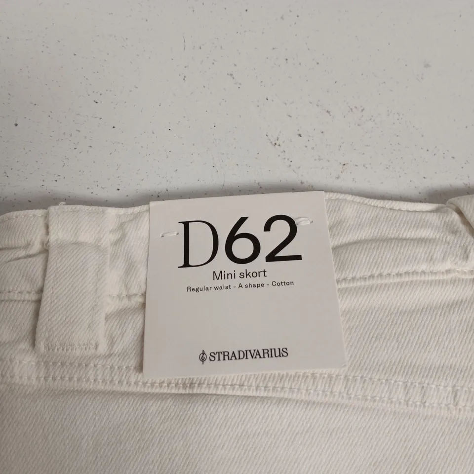STRADIVARIUS WHITE MINI SKORT – UK 10 (EU 38)