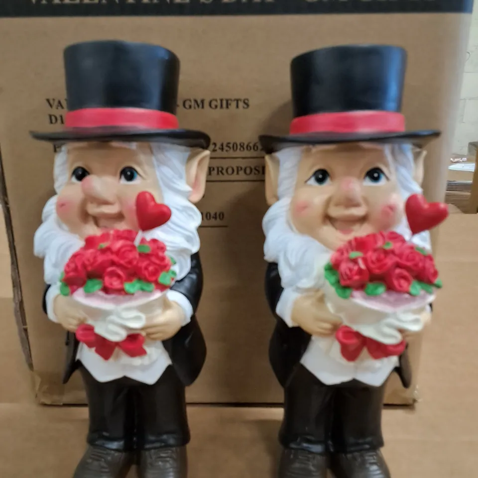PALLET CONTAINING 80 2-PACK BOXES OF BRAND NEW PROPOSING GNOMES