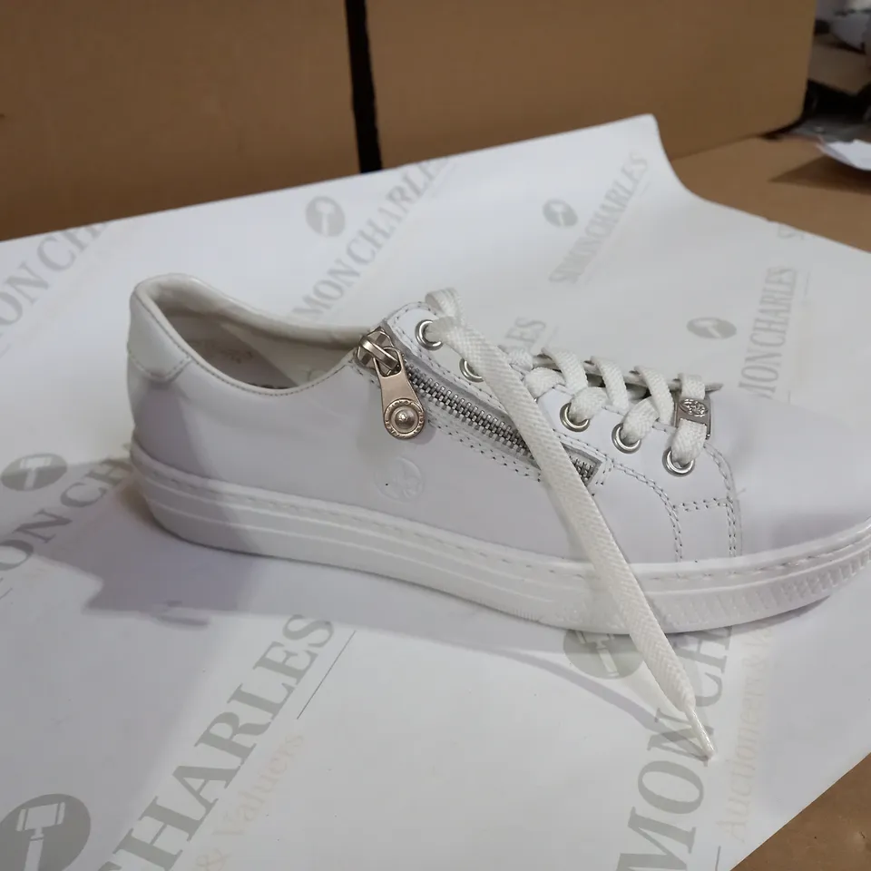 RIEKER SIDE ZIP WHITE TRAINER SIZE 6