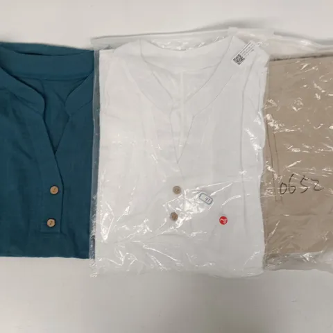 APPROXIMATELY 20 ASSORTED CLOTHING AND FASHION PRODUCTS IN VARIOUS STYLES AND SIZES - COLLECTION ONLY
