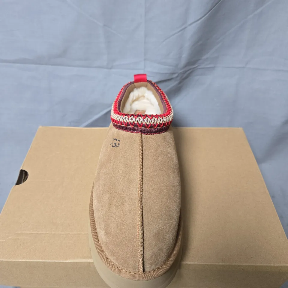 BOXED PAIR OF UGG SUEDE SLIPPERS WITH SHEARLING LINING – SAND/TAN, UK 8