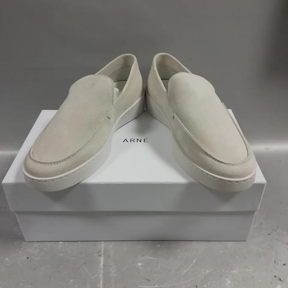 BOXED PAIR OF ARNE LOAFER SHOES IN STONE - 7