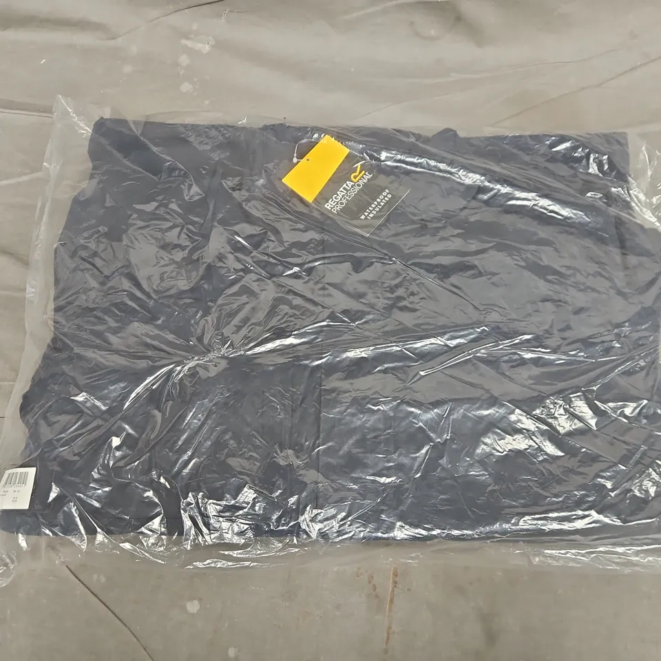BAGGED REGATTA DARBY III INSULATED JACKET IN NAVY - UK MEDIUM