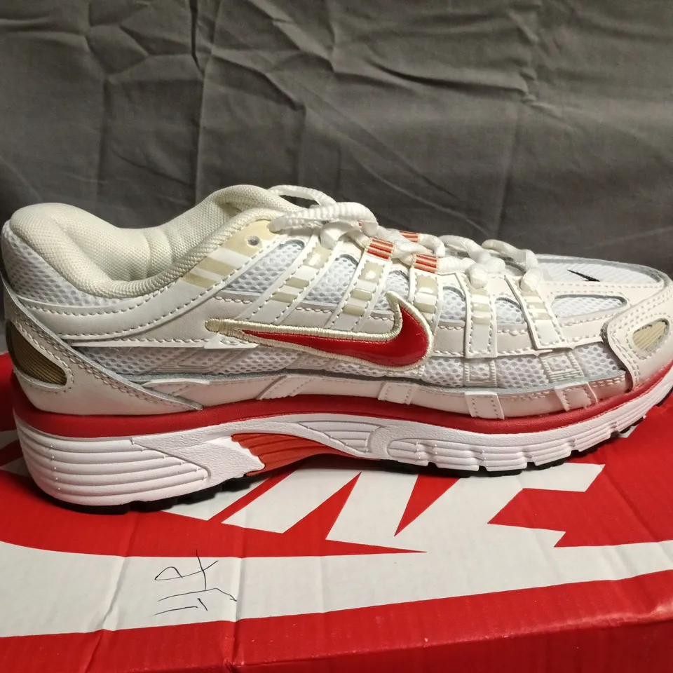 NIKE P-6000 RUNNING SHOES – WHITE/METALLIC SILVER/RED, UK 4.5