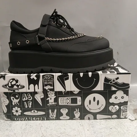 BOXED PAIR OF KOI RETROGRADE REBEL MEN'S BLACK PLATFORM SHOES IN BLACK SIZE UK 9