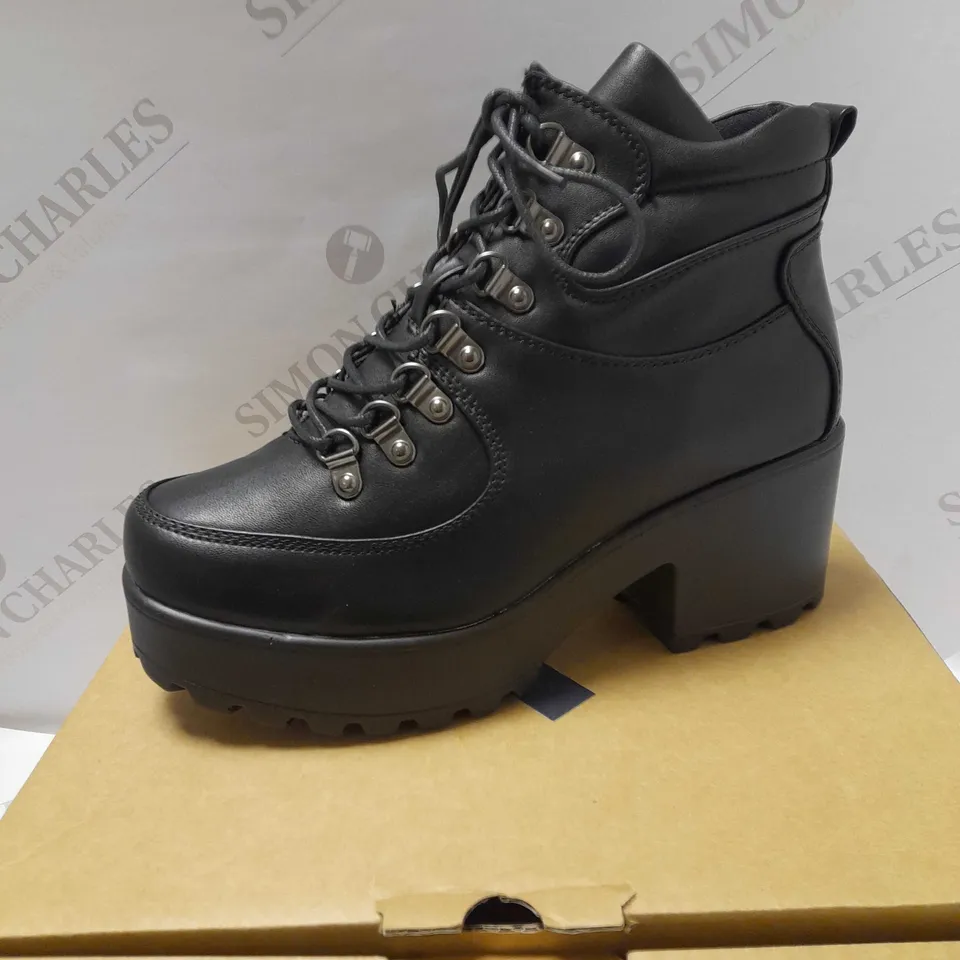 KOI BOA V2 BLACK HIKING BOOTS - SIZE 6