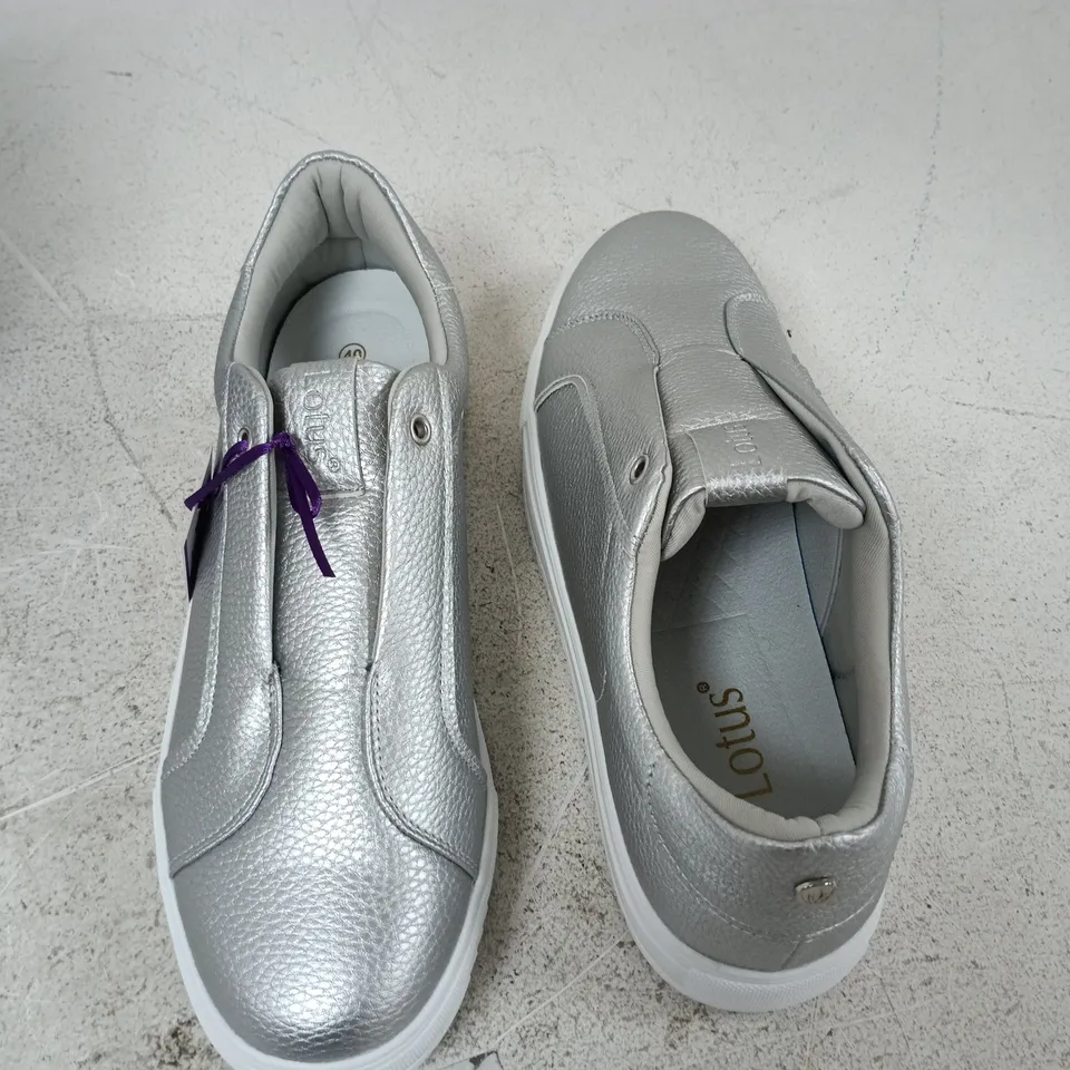 BOXED PAIR OF LOTUS LEON SHOES IN SILVER - EU 40
