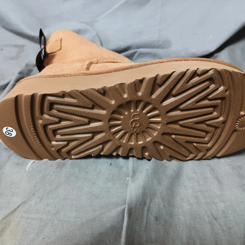 UNBOXED UK 5 UGG SHEARLING-LINED BOOTS – TAN SUEDE (EU 38)