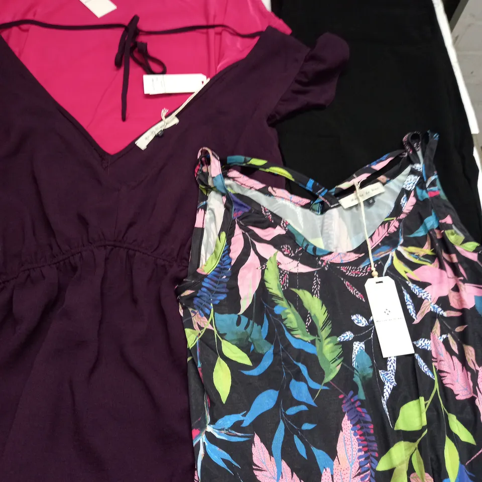 LOT OF 10 ASSORTED CLOTHING ITEMS TO INCLUDE MAISON DE NIMES AND EMELIA - VARIOUS SIZES