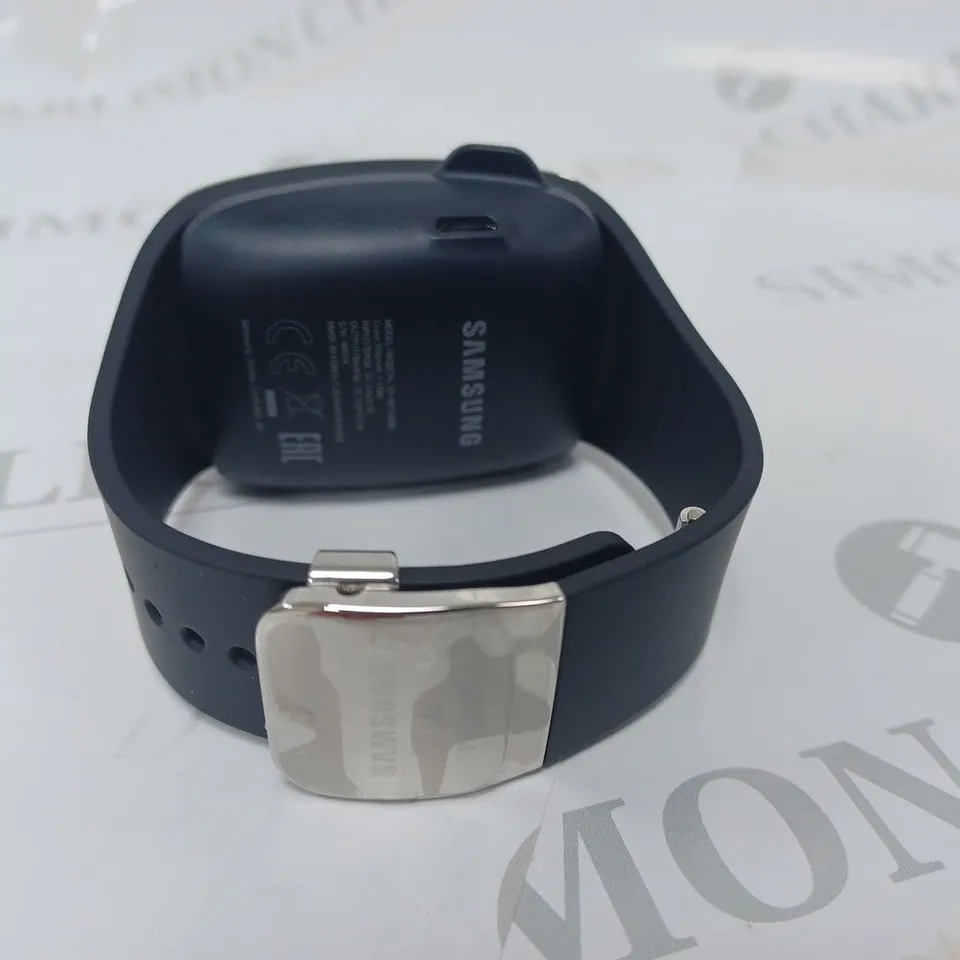 SAMSUNG GEAR S SMART WATCH WITH BATTERY PACK