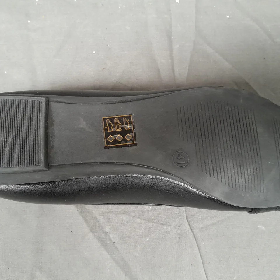 BOX OF APPROXIMATELY 10 BOXED PAIRS OF SOFIA PEEP TOE SLIP-ON SHOES IN BLACK - VARIOUS SIZES