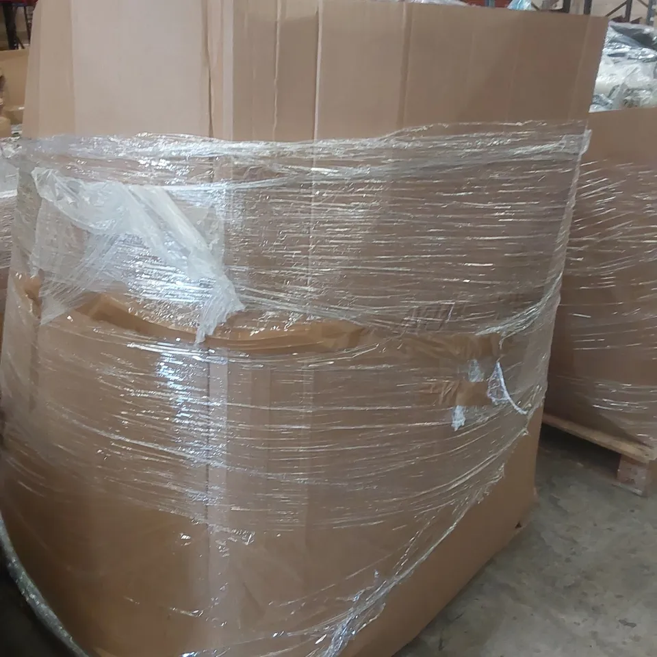 PALLET CONTAINING APPROXIMATELY 650x BRAND NEW ASSORTED DESIGNER CLOTHING ITEMS