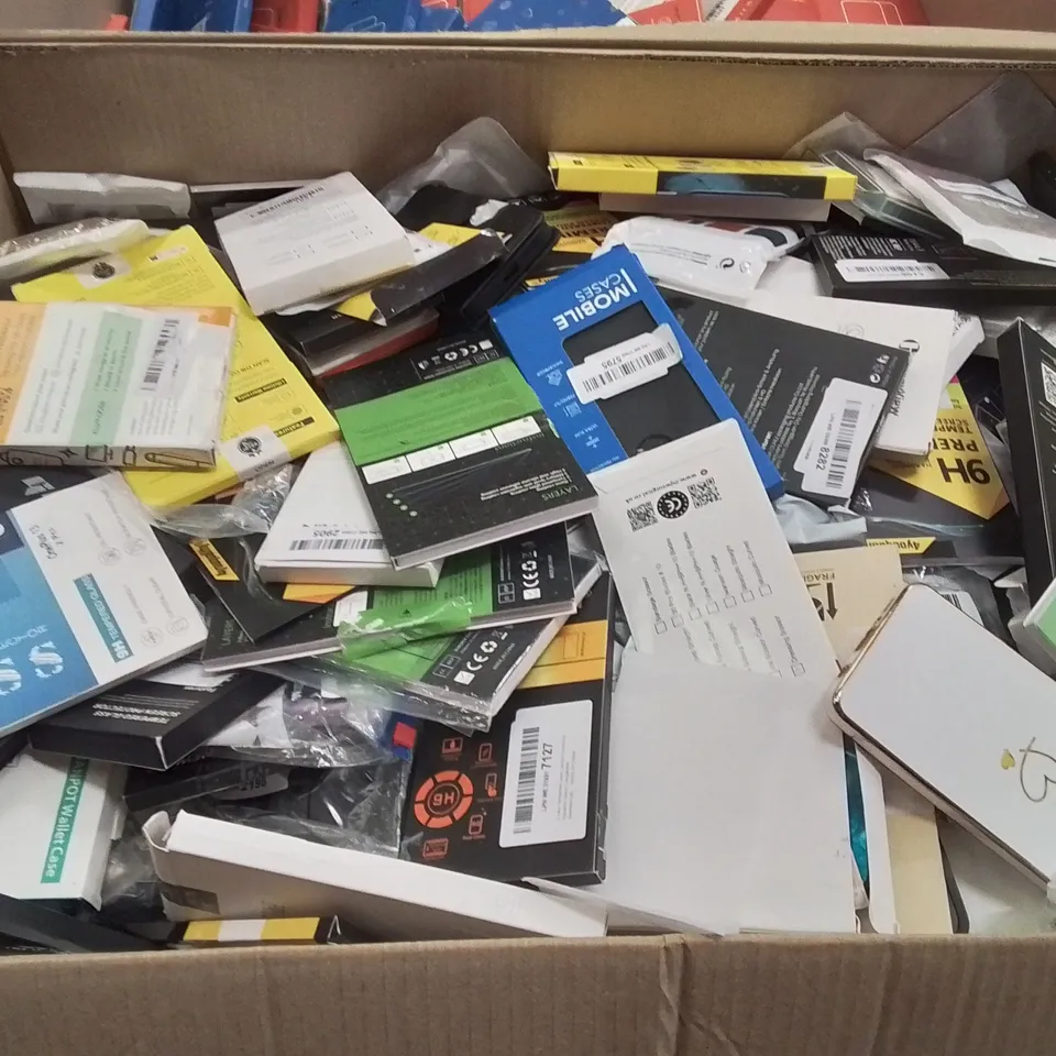 PALLET CONTAINING VERY LARGE AMOUNT OF VARIOUS PHONE CASES [MODELS AND MAKES VARY]