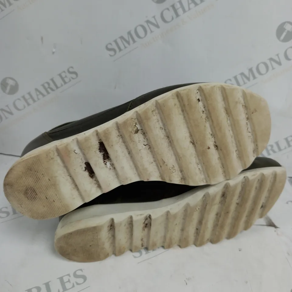 RUTH LANGSFORD WEDGE TRAINER SIZE 6