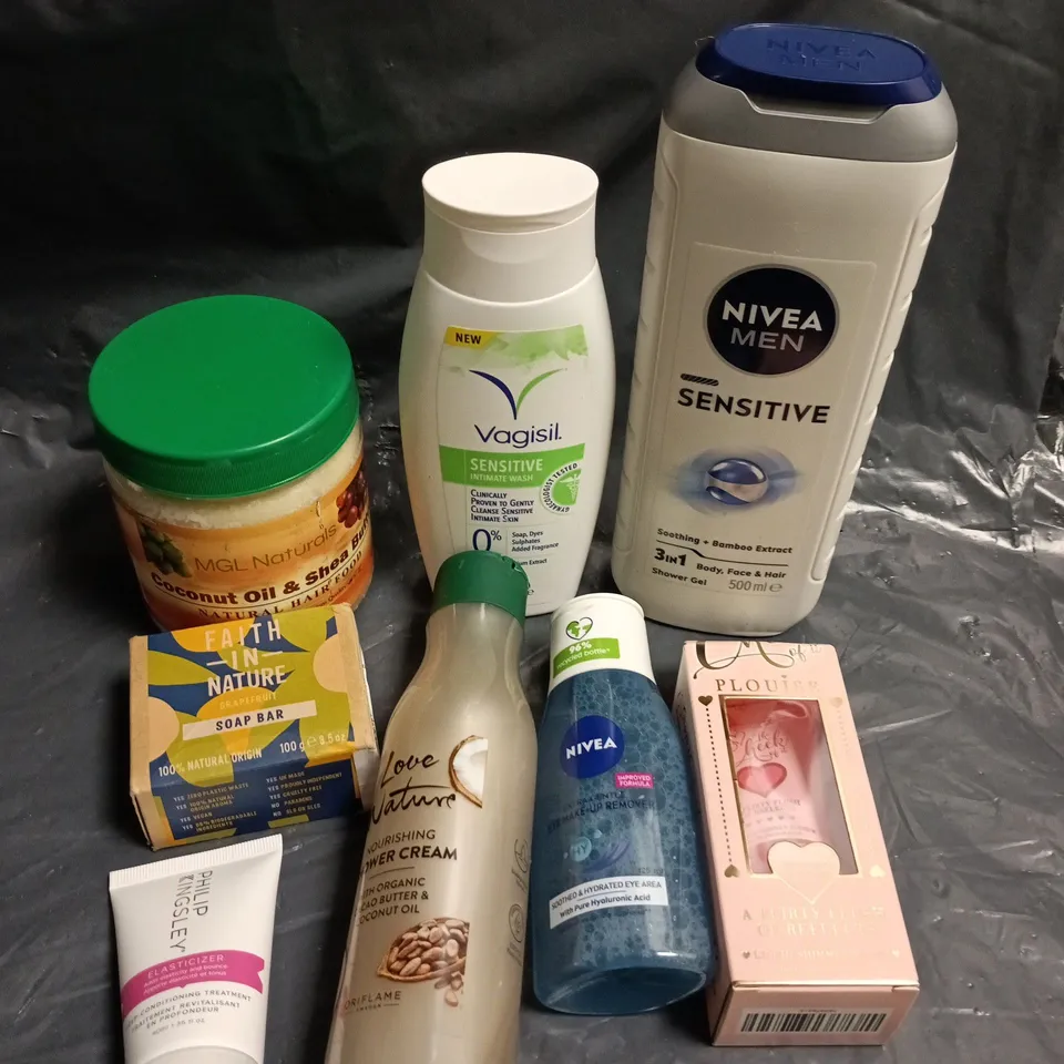 APPROXIMATELY 20 ASSORTED HEALTH & BEAUTY PRODUCTS TO INCLUDE SHIMMER BLUSH, SHEA BUTTER, FAITH IN NATURE SOAP ETC 