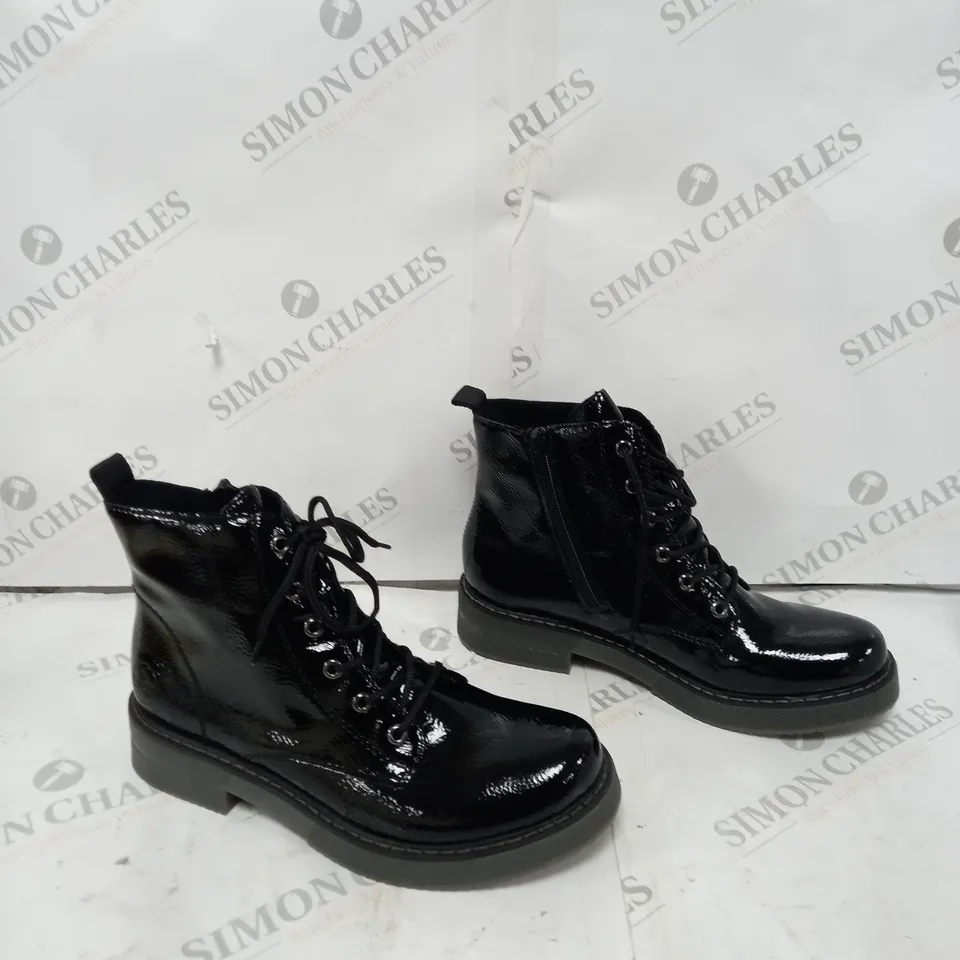 REIKER BLACK LACE UP BOOT SIZE 5 - BOXED 