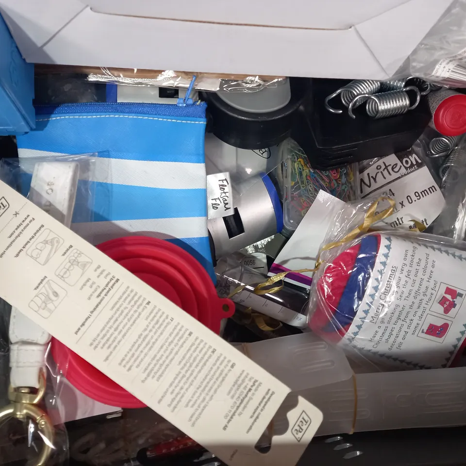 LOT OF APPROXIMATELY 10 ASSORTED HOUSEHOLD ITEMS TO INCLUDE LCD SKETCH TABLET, WALL SCANNER, STORAGE BOTTLES, ETC