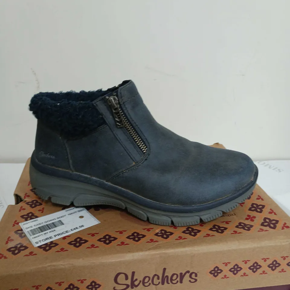 SKETCHERS EASY GOING BOOT IN TAN SIZE 5.5