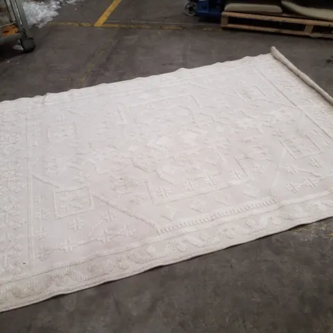 QUALITY DESIGNER AREA RUG - APPROXIMATELY 200×300CM
