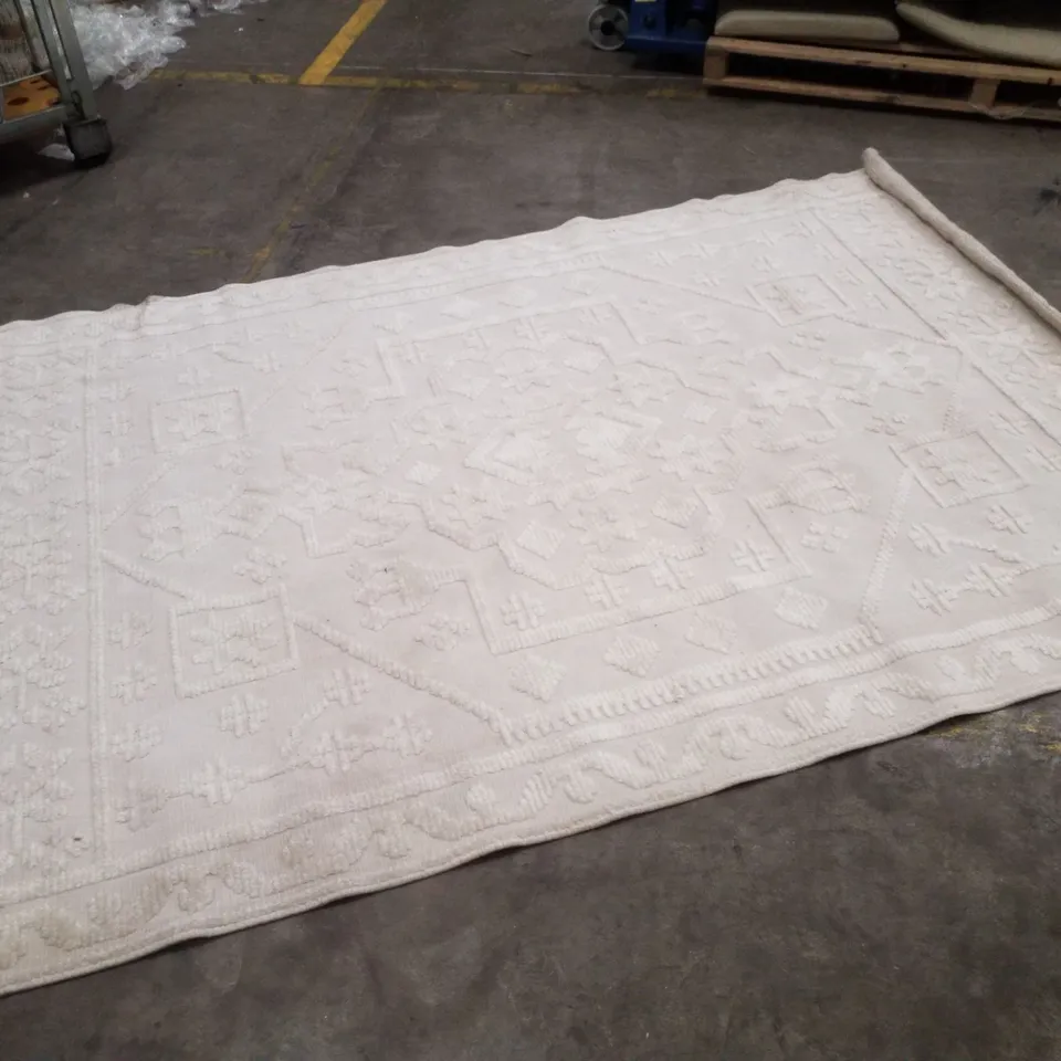 QUALITY DESIGNER AREA RUG - APPROXIMATELY 200×300CM