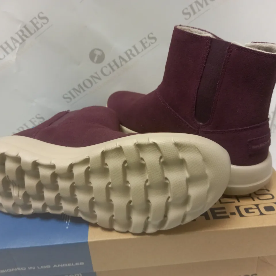 BOXED SKETCHERS ZIP ANKLE BOOTS BURGUNDY - SIZE 5