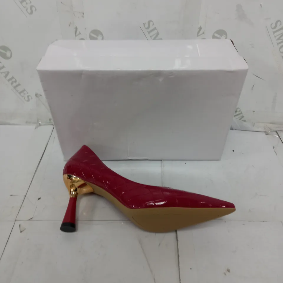 BOXED PAIR OF LIGUANNIXIE RUBY RED POINTED HEELS SIZE 39