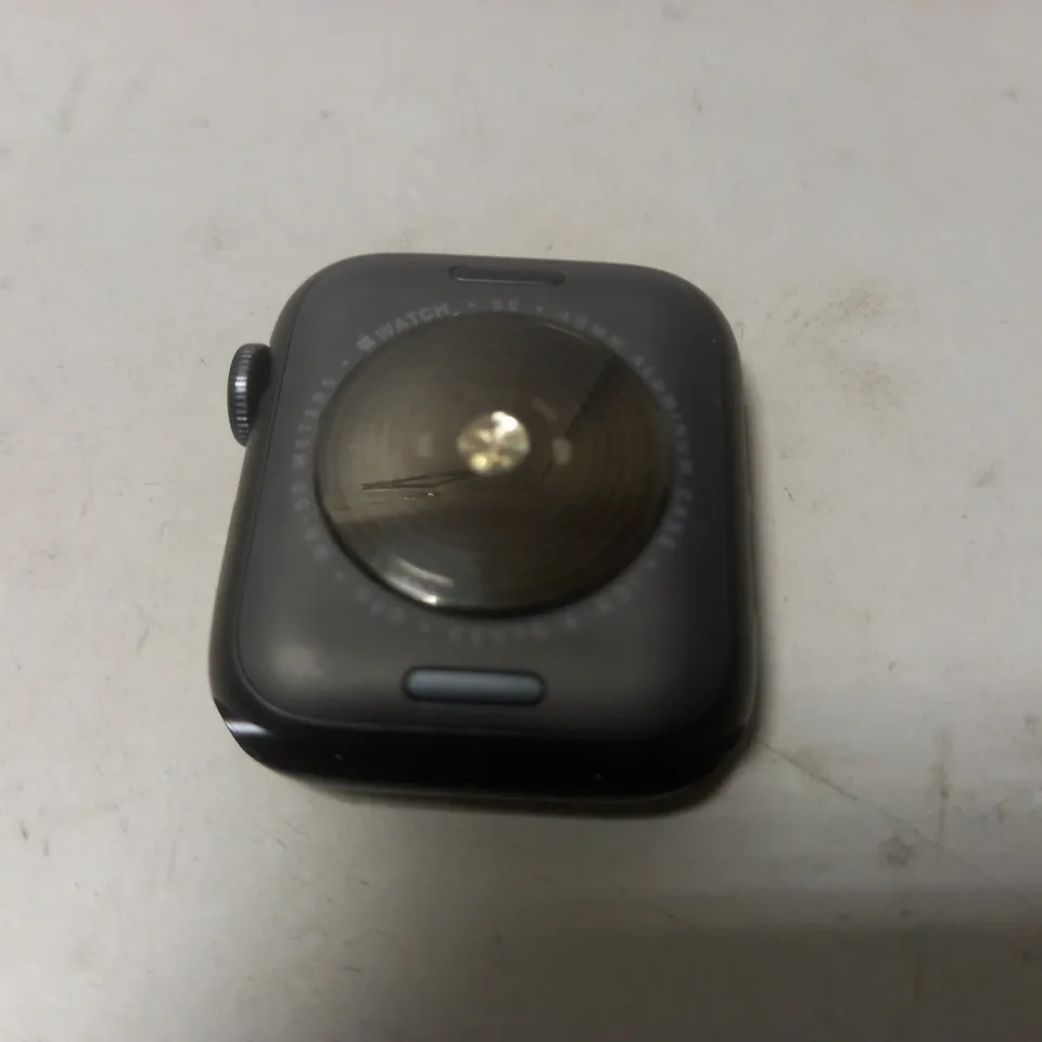 APPLE WATCH SE (40mm) (NO STRAP)