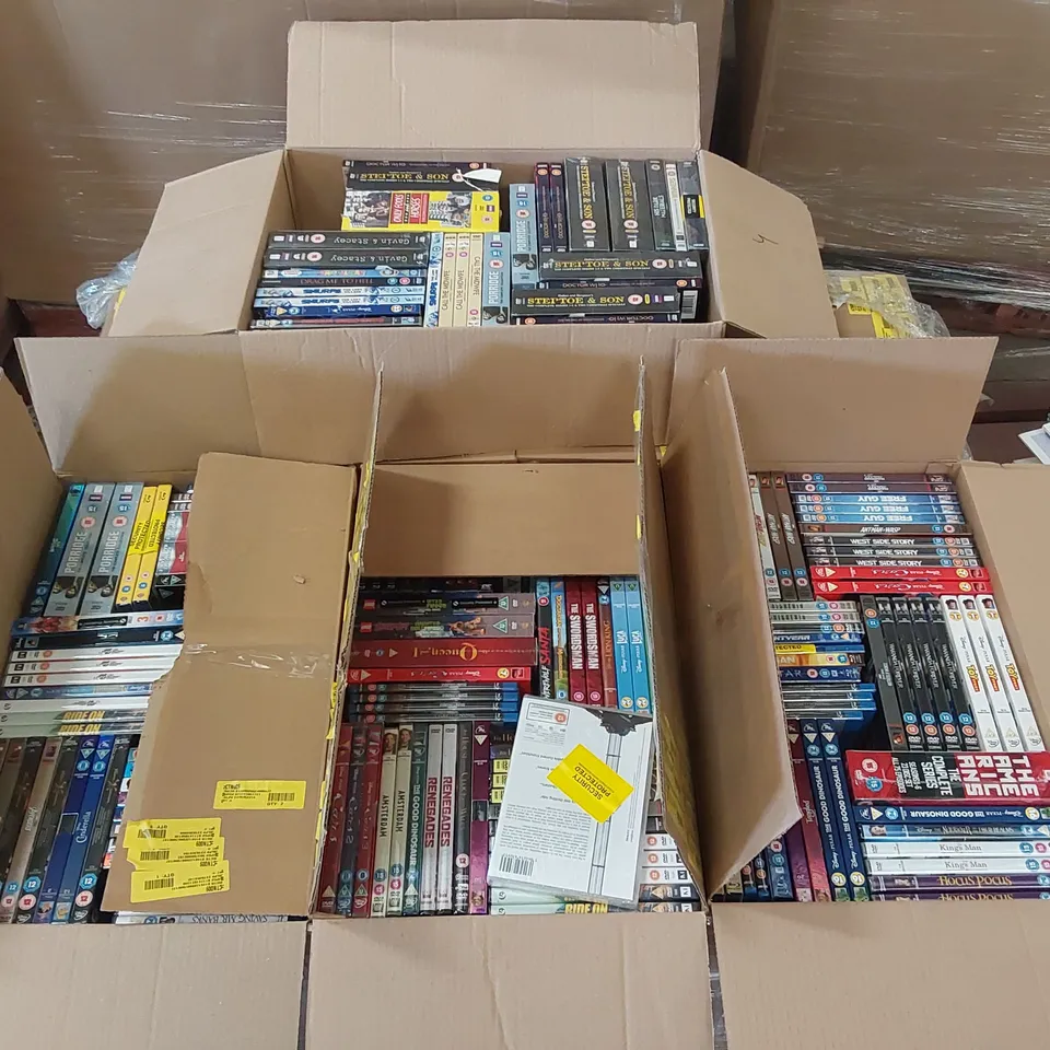 PALLET CONTAINING LARGE QUANTITY OF MIXED CD'S AND DVD'S