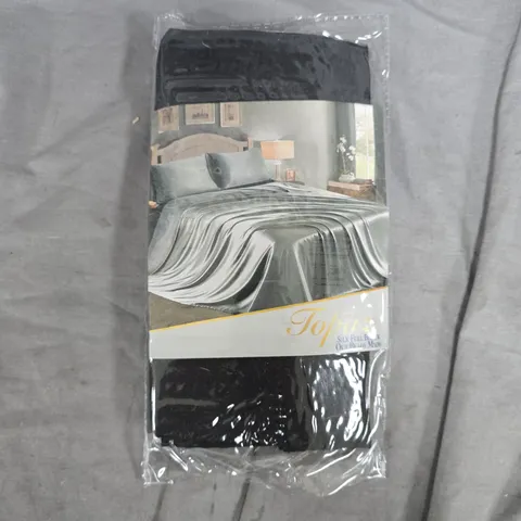 APPROXIMATELY 60 ASSORTED BLACK PILLOW CASE PAIRS - COLLECTION ONLY