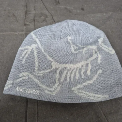 ARC'TERYX BEANIE HAT – LIGHT BLUE KNIT WITH LOGO