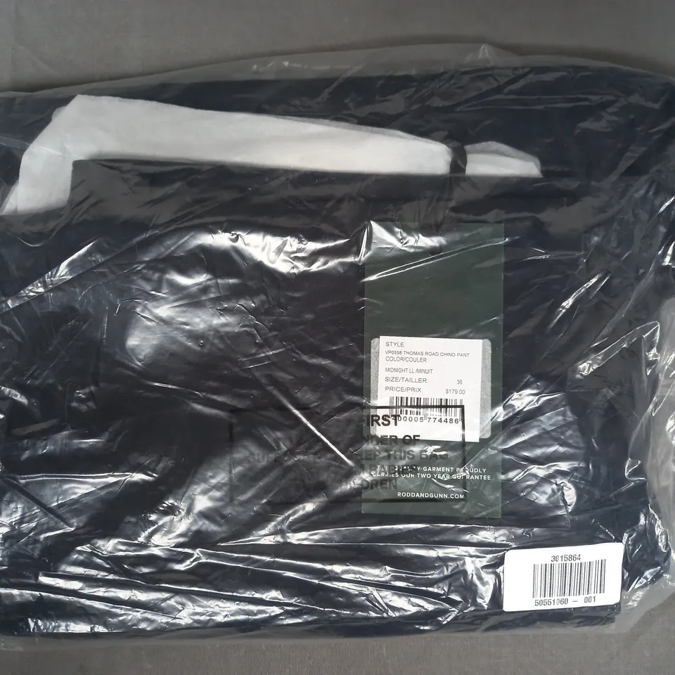 RODD & GUNN THOMAS ROAD CHINO PANTS IN MIDNIGHT SIZE 36/34