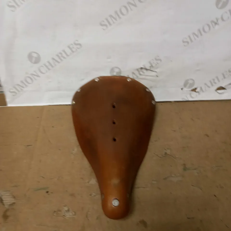 LEATHER SADDLE HONEY