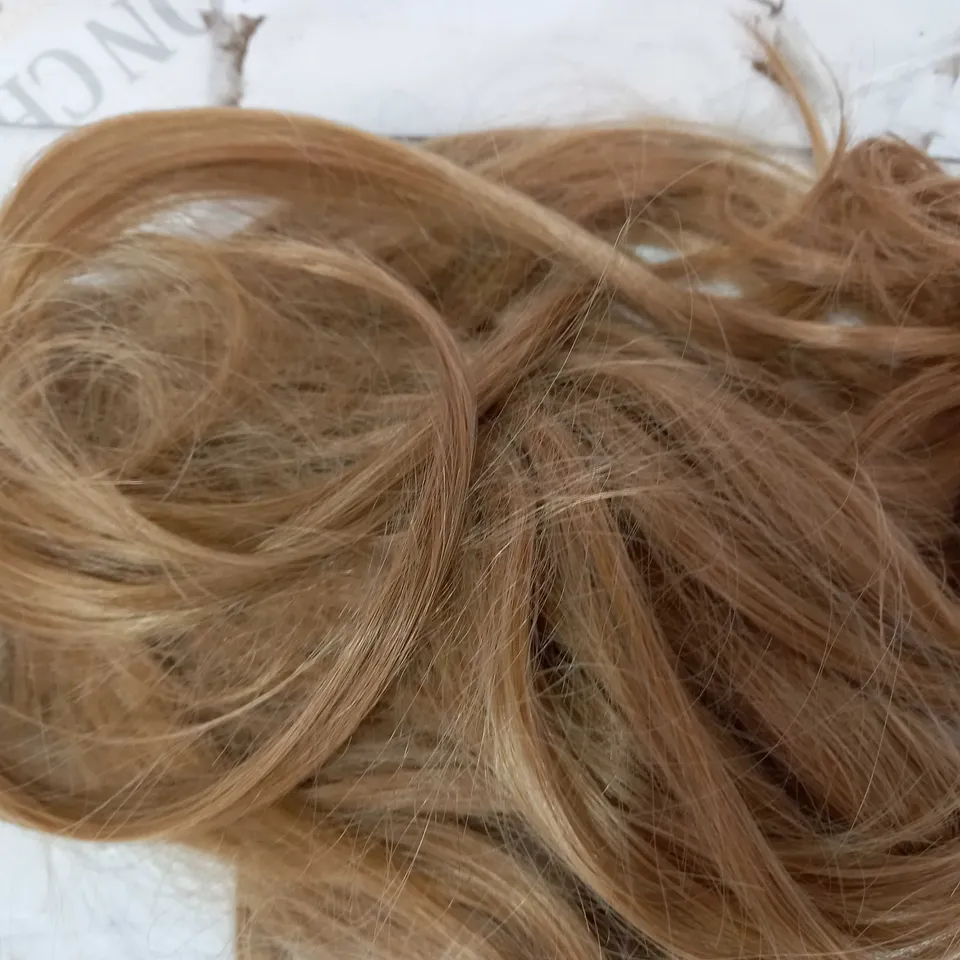 EASILOCKS SHORT BOUNCY BLOWDRY PONYTAIL 12" SAND AND VANILLA