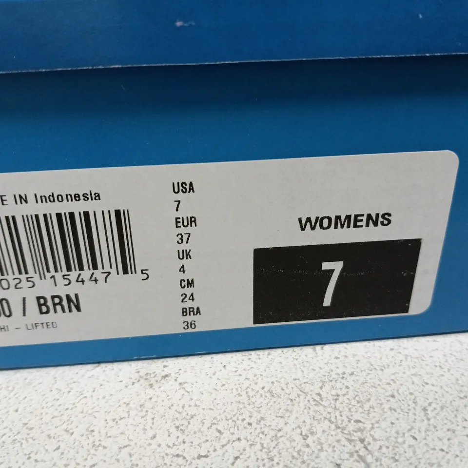 SKECHERS SIZE 7