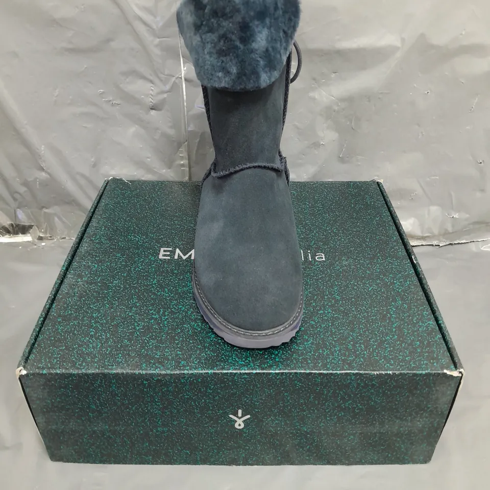 EMU AUSTRALIA BIRDWOOD WATERPROOF SHEEPSKIN BOOTS - MIDNIGHT BLUE, SIZE 6