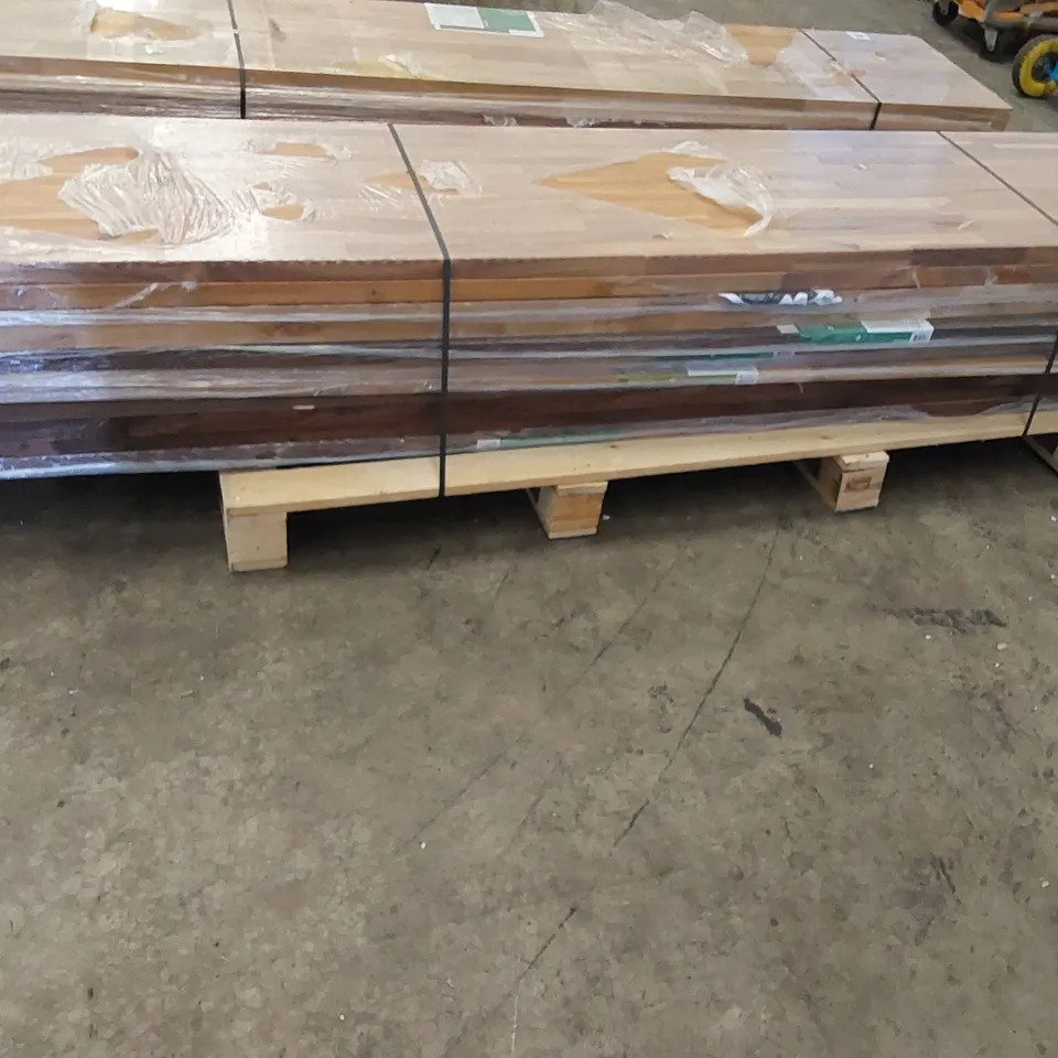 PALLET OF ASSORTED WORKTOPS APPROXIMATELY 3M