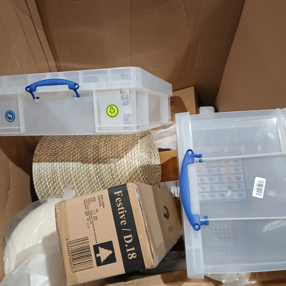 PALLET OF APPROXIMATELY 12 ASSORTED PRODUCTS TO INCLUDE; REALLY USEFUL STORAGE BOXES, DINNER SET AND WOOD MIRROR