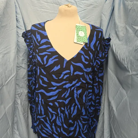 SCAMP AND DUDE ADULTS FRILL DETAIL V NECK BLOUSE - SIZE 18