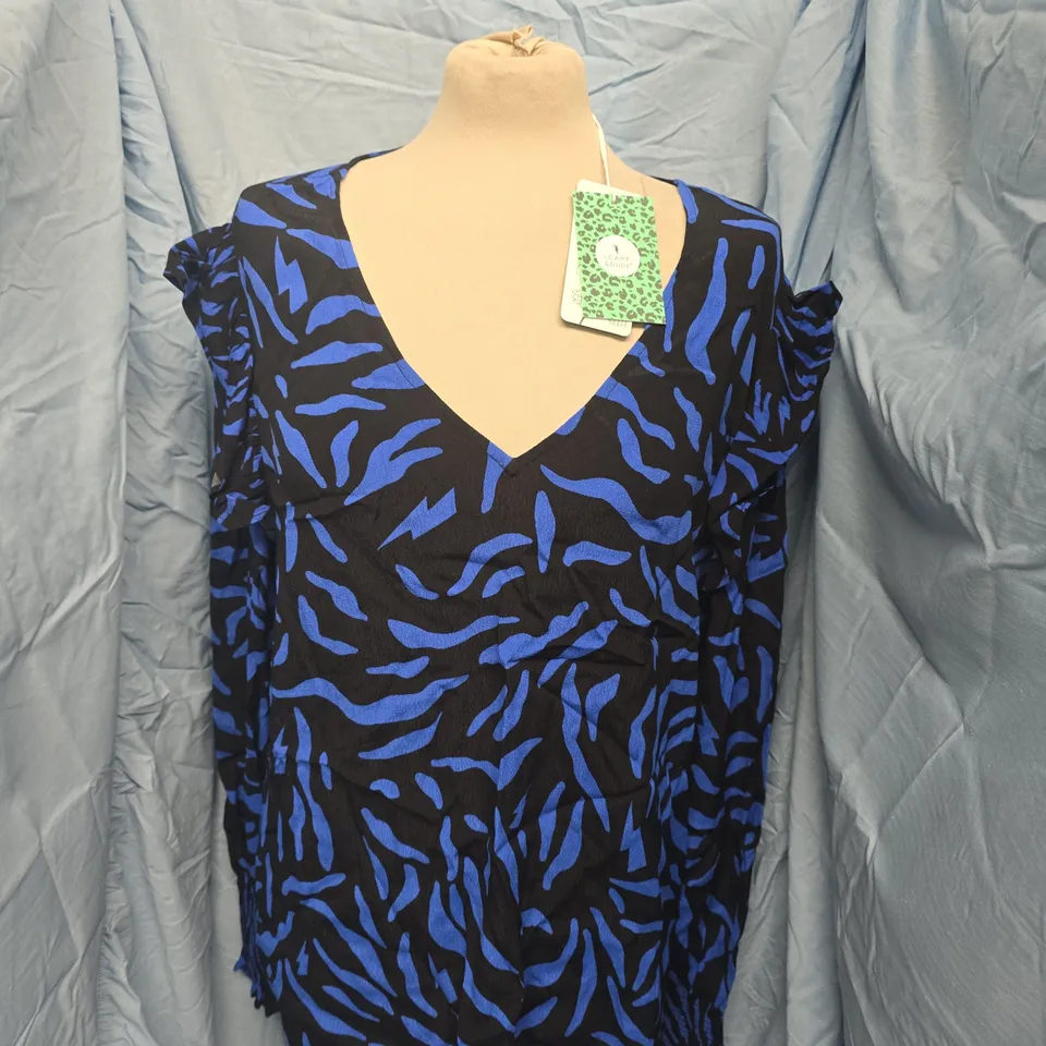 SCAMP AND DUDE ADULTS FRILL DETAIL V NECK BLOUSE - SIZE 18