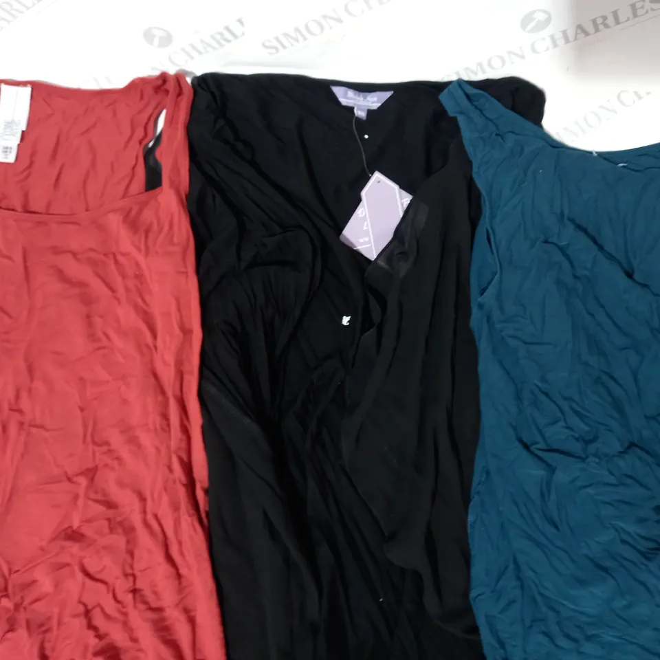 BOX OF APPROXIMATELY 15 ASSORTED CLOTHING ITEMS IN VARIOUS STYLES AND SIZES TO INCLUDE WYNNE LAYERS, MICHELE HOPE, ETC