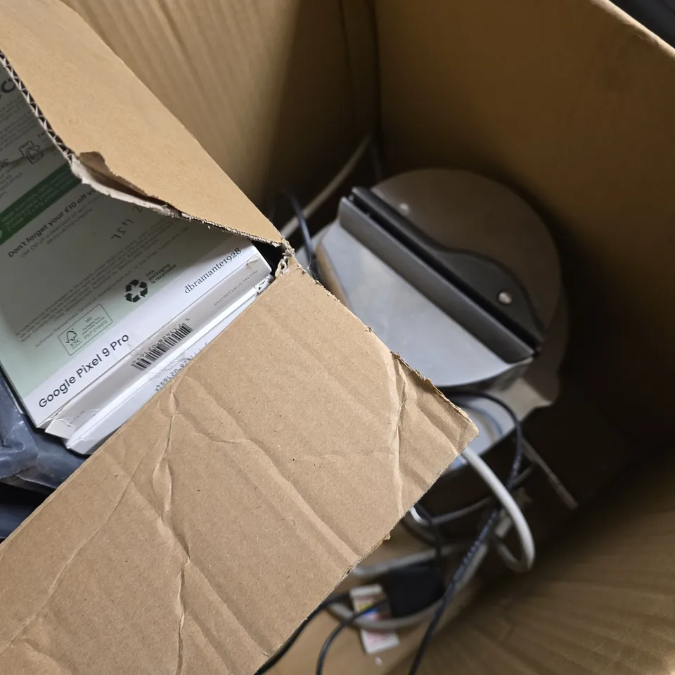 BOX OF APPROXIMATELY 7 ASSORTED ITEMS TO INCLUDE - SONY TRANSCRIBER , DAEWOOD MINI TOWER FAN