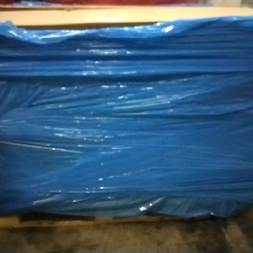 PALLET OF STEP LADDERS 4 STEPS