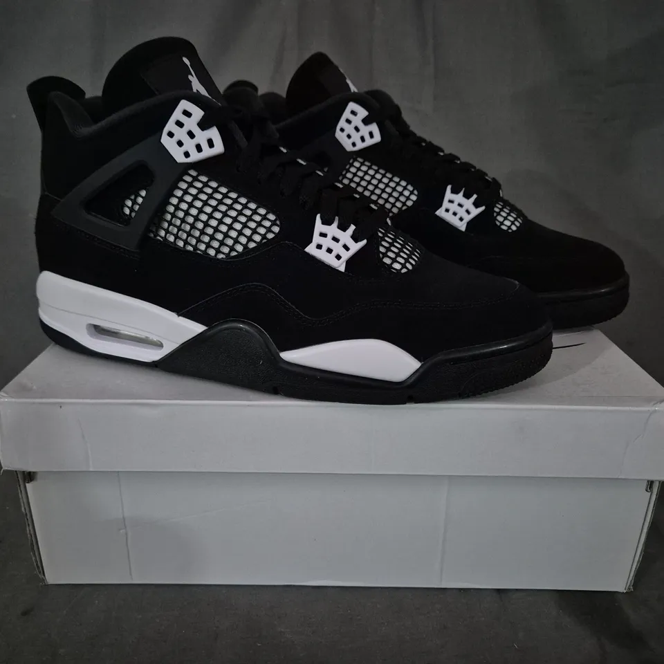 BOXED PAIR OF NIKE AIR JORDAN 4 RETRO SHOES IN BLACK/WHITE UK SIZE 10.5