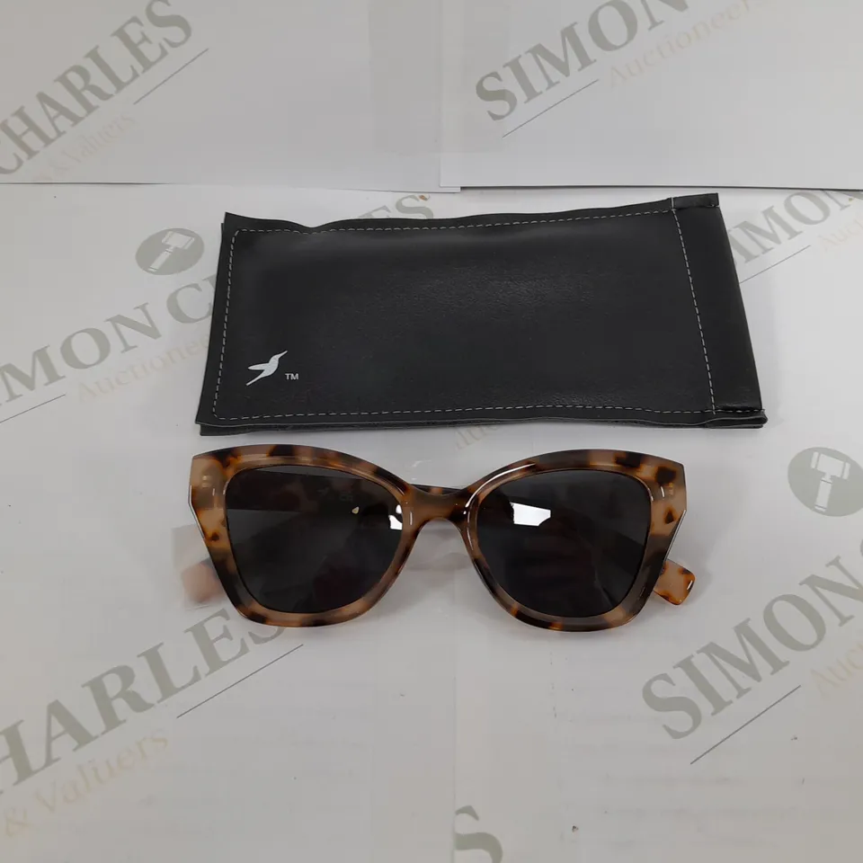 BOXED HUMMINGBIRD TORTOISE SHELL SUNGLASSES AND CLEANING CLOTH 